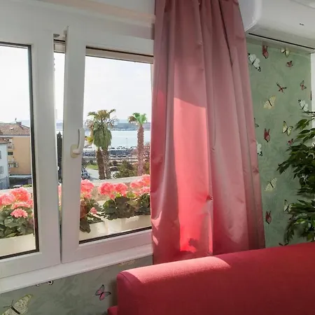 Beach Apartment Butterfly With Sea View Split Exterior photo